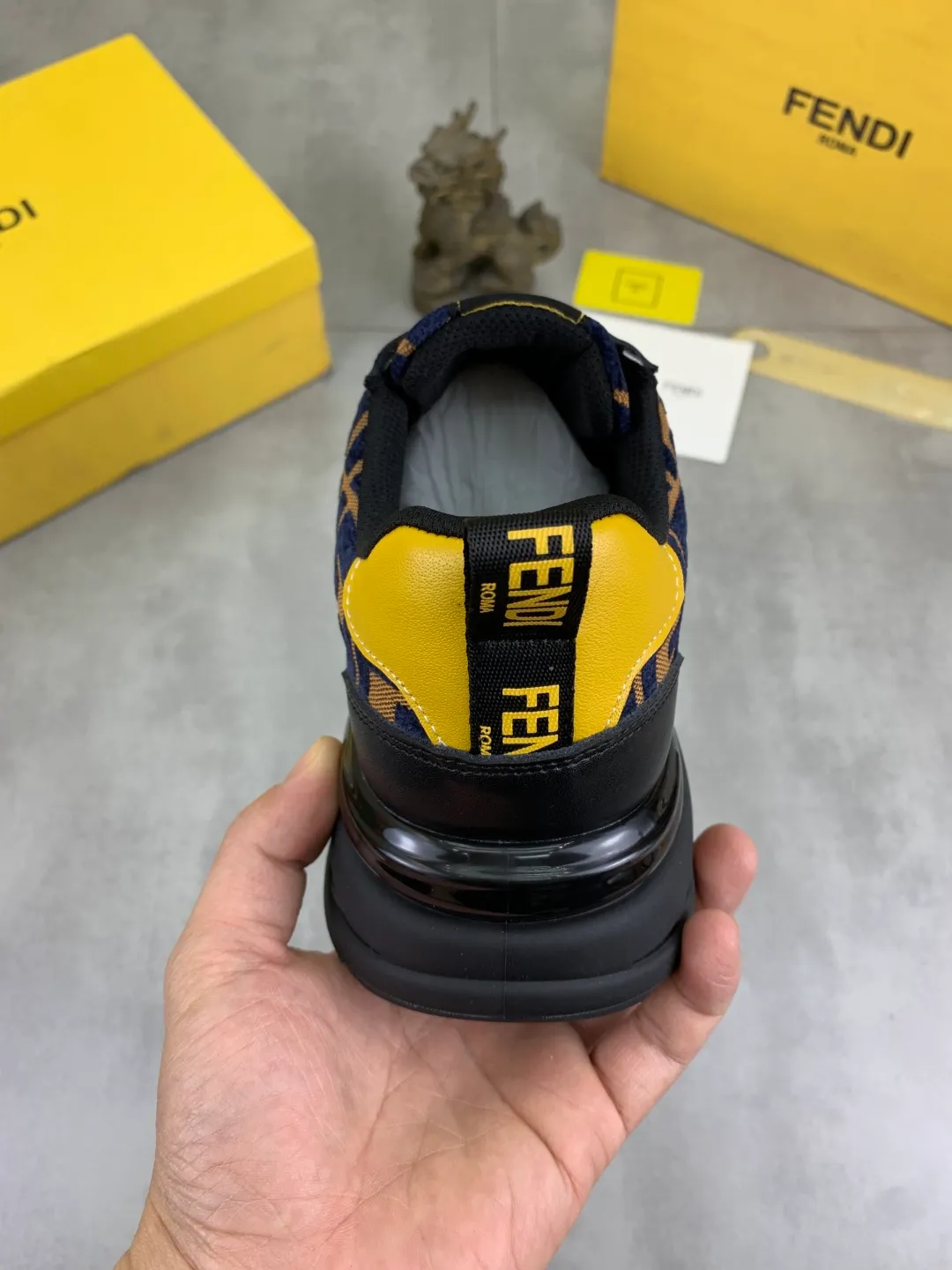 ​Men's shoes 💰P460 💰[New] Little Monster 🆘 New FENDI (Fendi) counter new 🕶️🕶️Simple routing effect, showing an elegant and cool driving shoe 🎬Using imported calfskin + first-layer pigskin lining🐂Excellent material🎬Detailed workmanship 🤗Comfortable foot feel➰➰. ​Pair it with any outfit to show your taste and temperament, low-key luxury ♻️Design ​simple and elegant ​noble and fashionable 🍃​Very loved and favored by trendy men 💓❤️Size: 38-44 (45 46 customized) 3⃣️ colors available